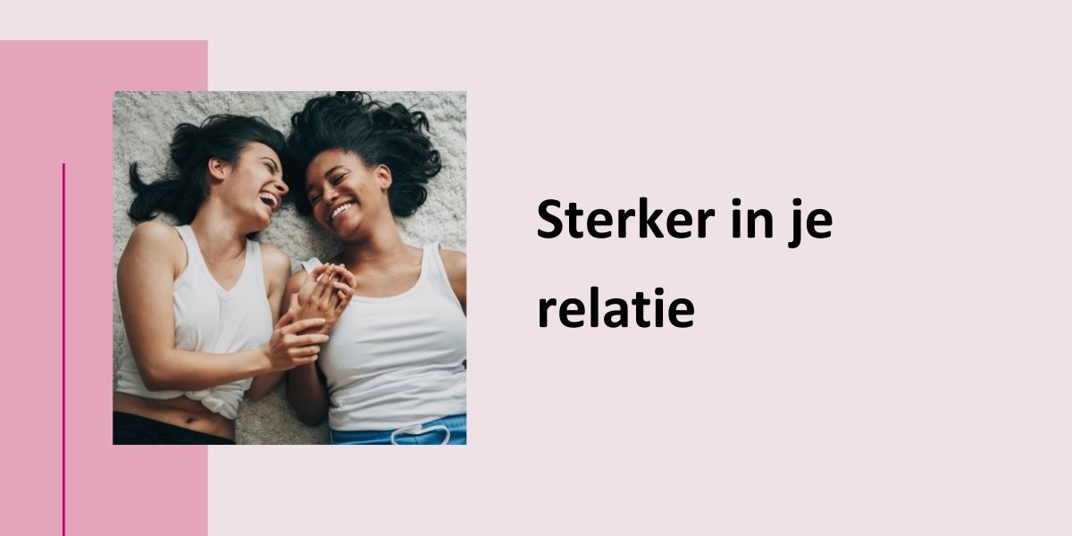 Sterker in je relatie, met een foto van twee personen die geinend op een vloerkleed liggen