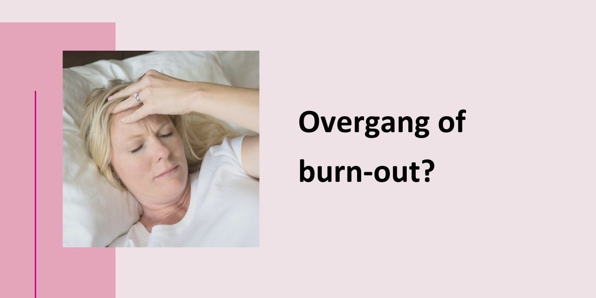 Overgang of burn-out? Met een foto van een vrouw die met koppijn op bed ligt